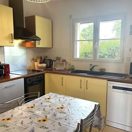 Prázdninový dům Maison Spacieuse, 8 Couchages, 2 Chambres, Proche De La - Fr-1-224-822